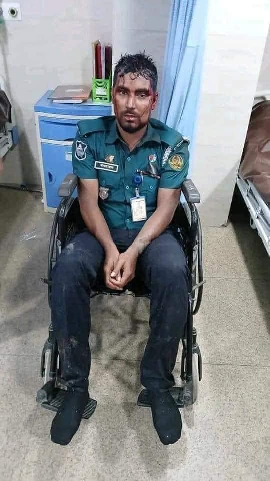 খুলনায় পুলিশ কনস্টেবল মোঃ সুমন মারা গেছেন! সমন্বয় কারীদের আইনের আওতায় আনা হোক।